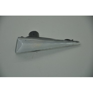 Megane II ÖN SAĞ ÇAMURLUK SİNYALİ  8200633417